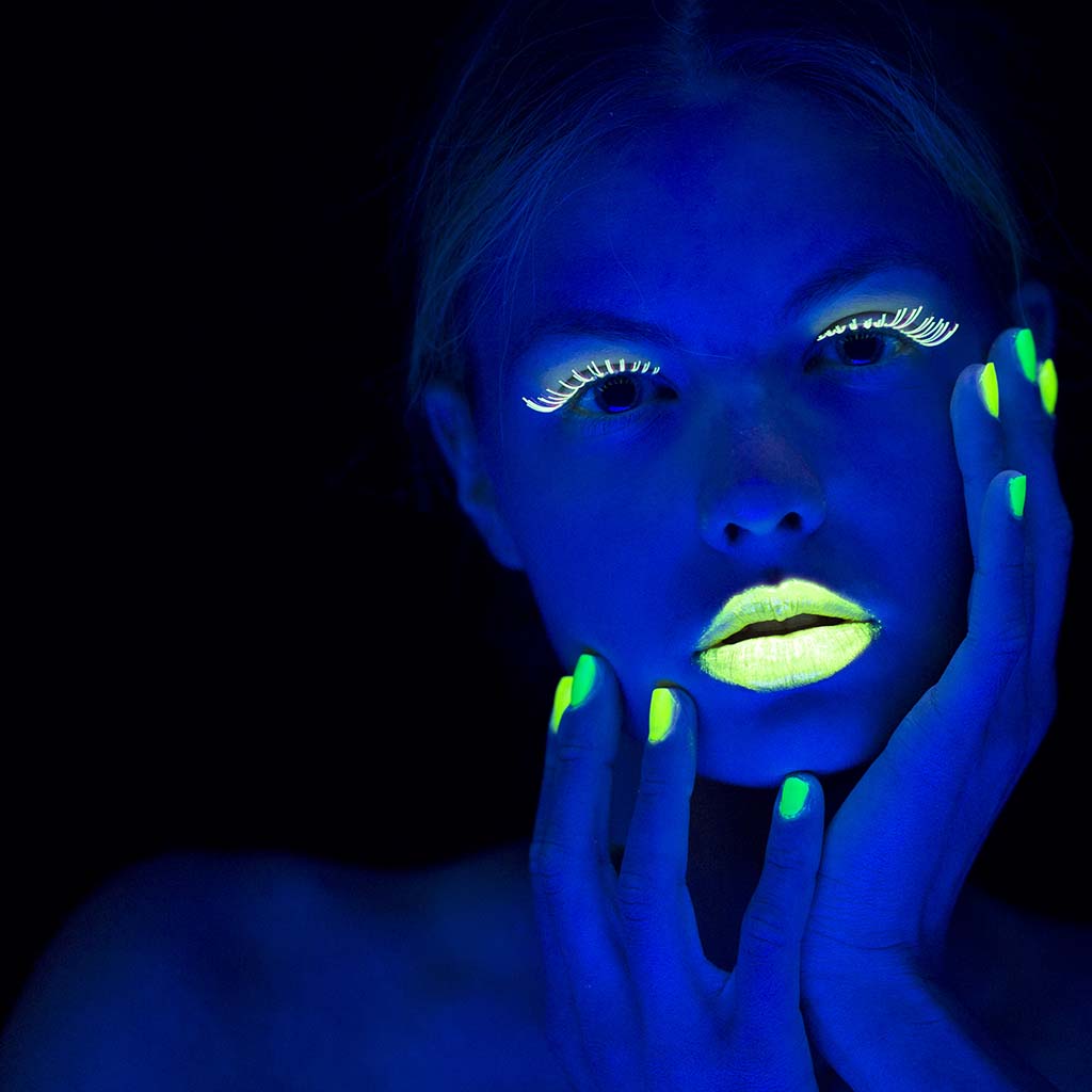 How to Recreate Iconic 90s Rave Makeup: A Neon Twist